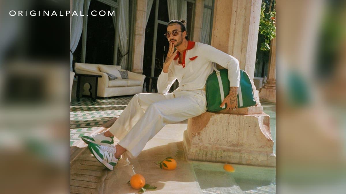 کفش نیوبالانس سبز در پای سوپرمدل مرد در کنار پرتقال‌های مراکشی